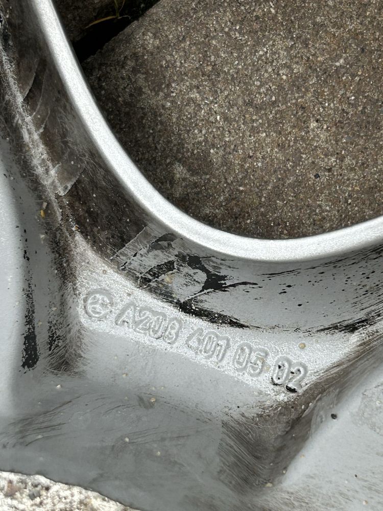 Jante originale Mercedes de 16" cu anvelope de iarnă Pirelli 205/55/16