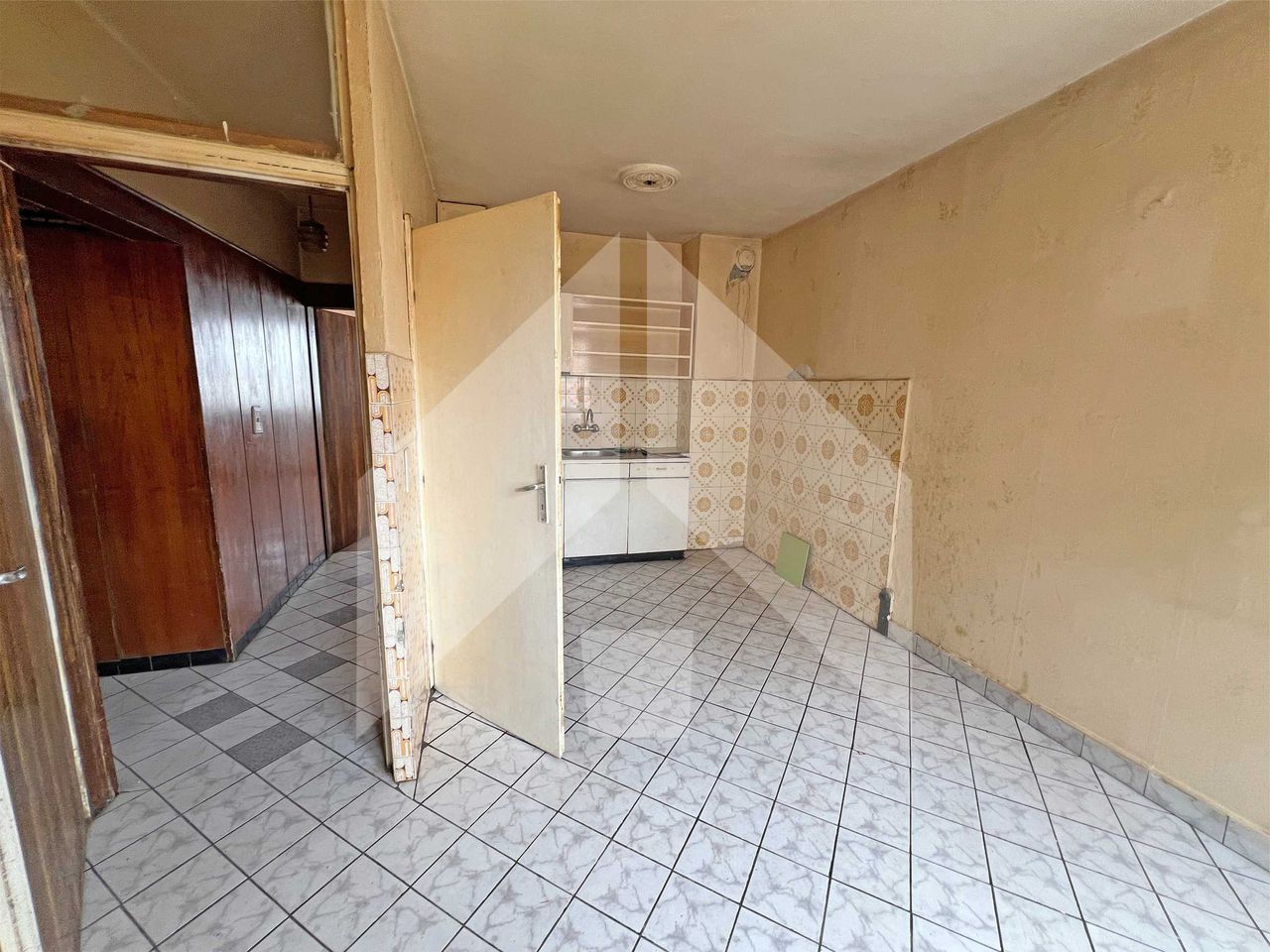 Продава се Двустаен апартамент в Нови пазар - 75 кв.м за 612 €/кв.м - Снимка #17