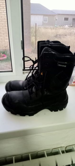 Продам спец обувь