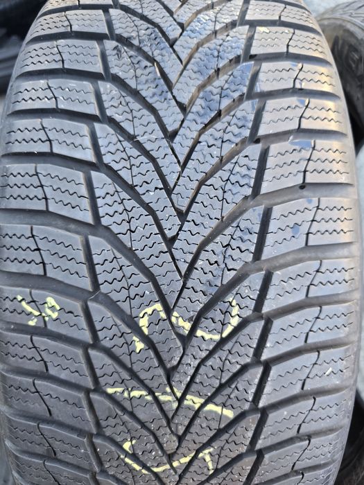 Anvelope iarna 215 45 18