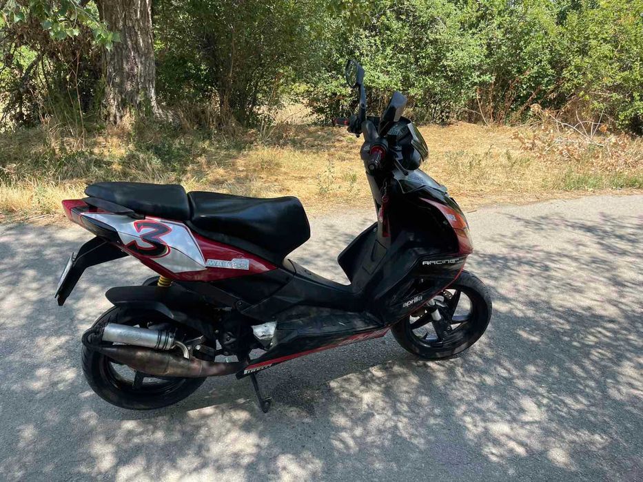 Продавам скутер Aprilia sr50 factory 2011 г.
