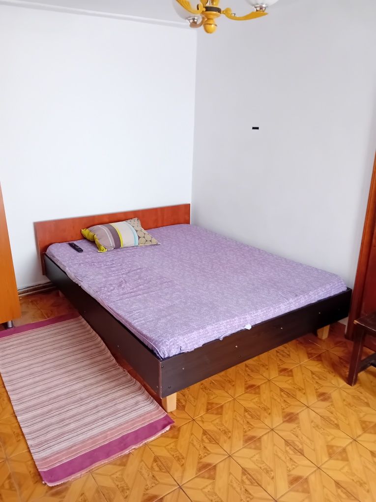 Închiriez / Garsoniera Curte
