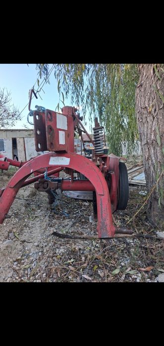 Vând tractor cu utilaje aferente
