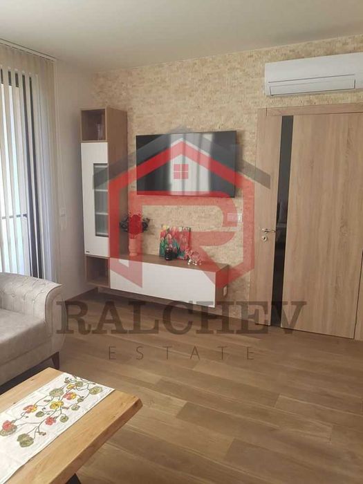 Двустаен апартамент под наем / Младост