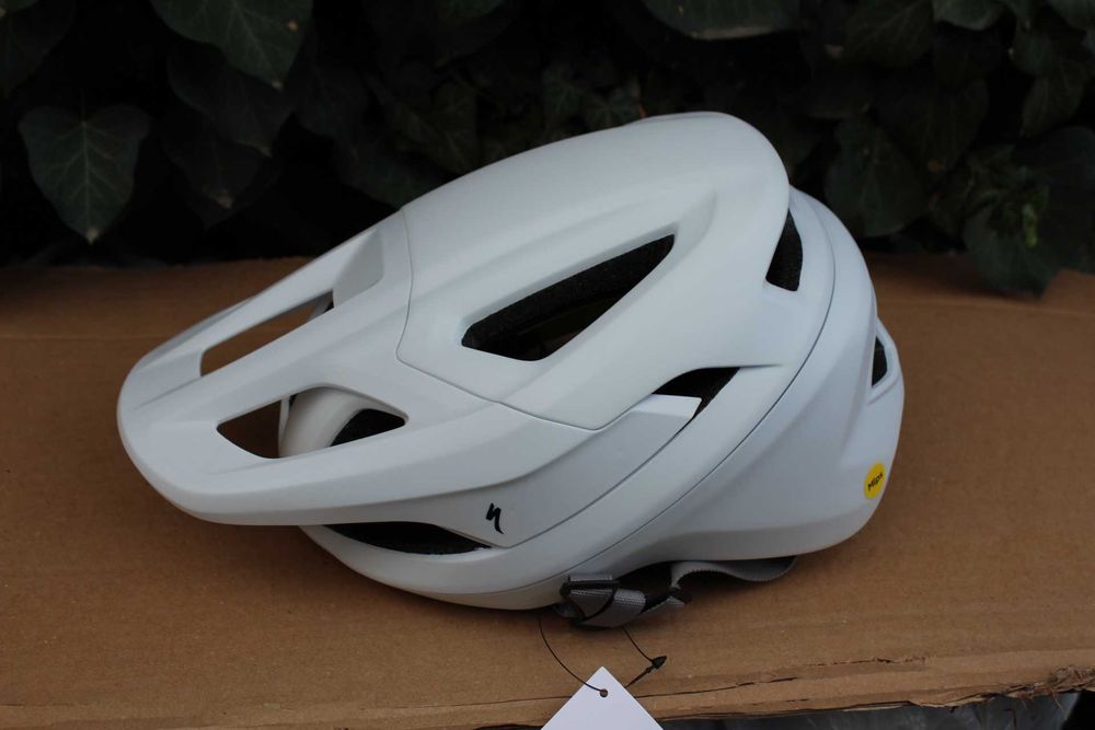 Specialized Camber marime Medium 55-59cm - casca bicicleta - Alb