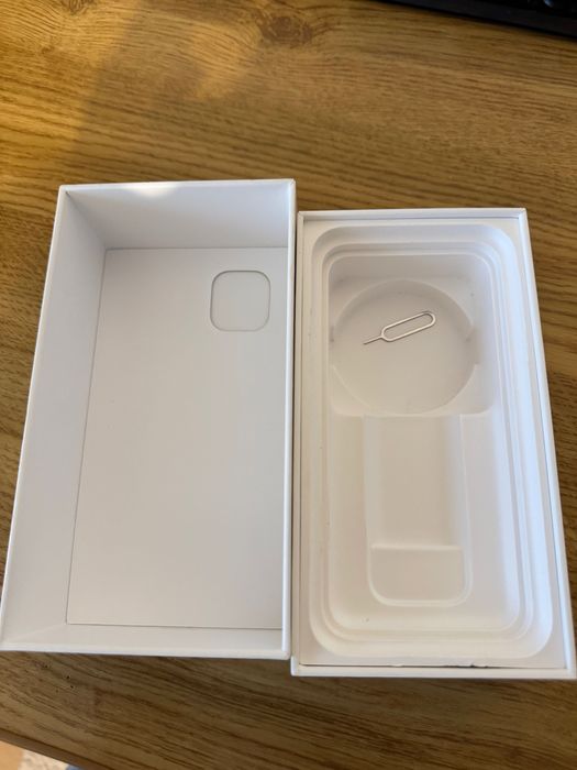 Cutie iphone 11 alb, 64 gb stare intacta