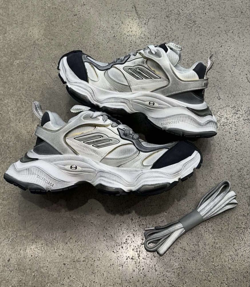 Balenciaga cargo