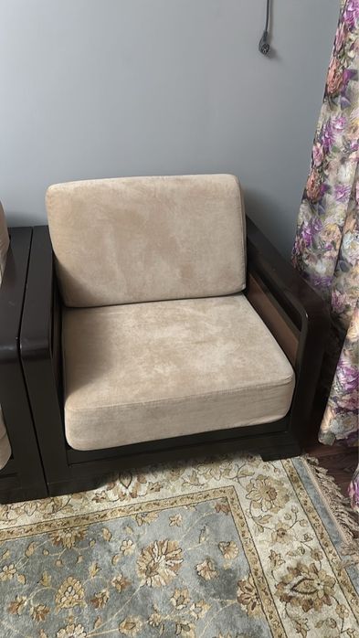 Мягкая мебель и подставка под телевизор