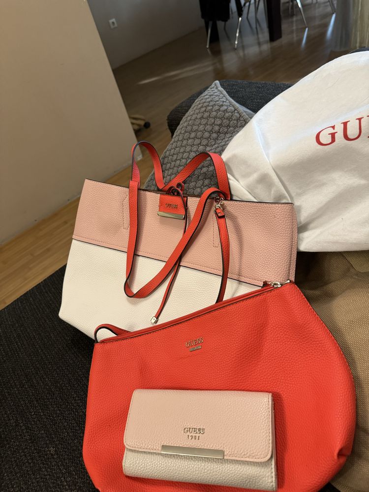 Дамска чанта Guess с две лица и вътрешен джоб + портмоне подарък