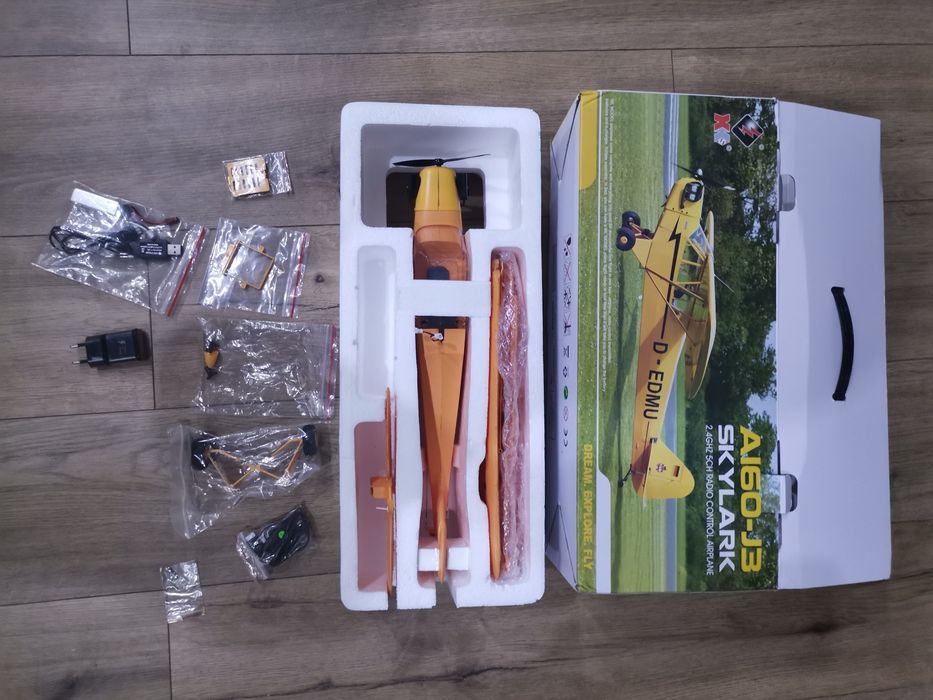 Avion cu telecomandă A160-J3 SKYLARK