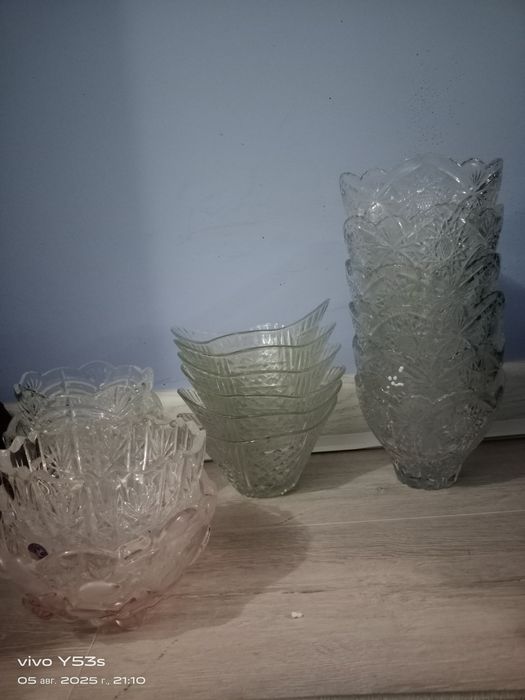 Стеклянные вазы разные