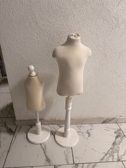 Vând arcadă florală si bust manechin