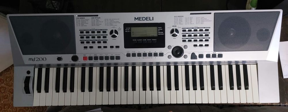 Продам синтезатор Medeli md200