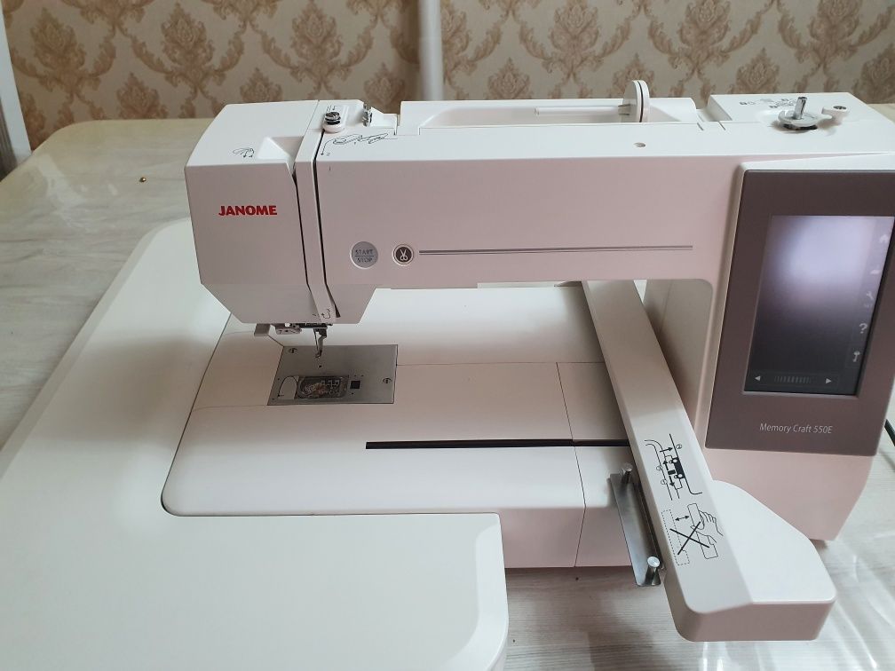 Продаётся вышивальная машинка janome memory craft 550e