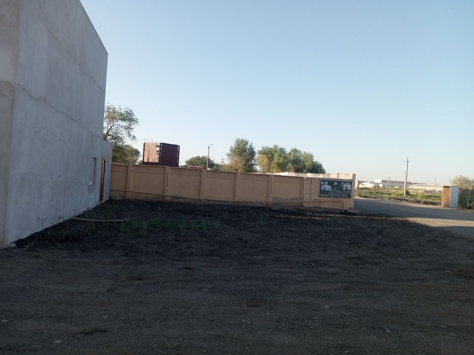 Нотурар бино сотилади