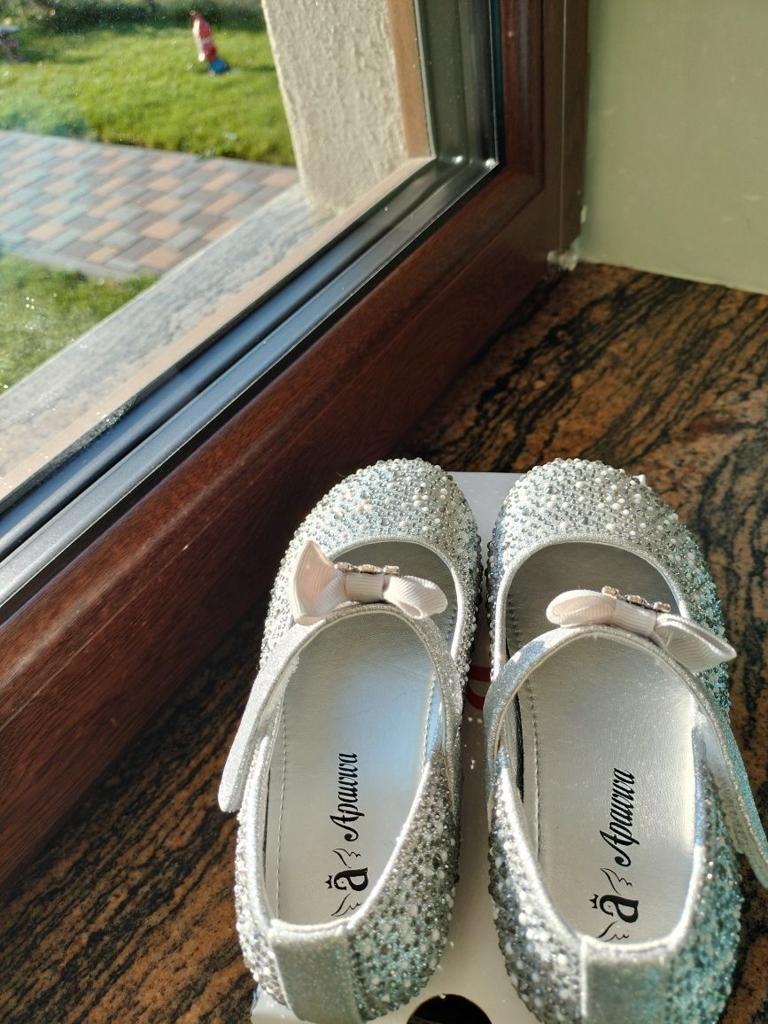 Pantofi cu perle