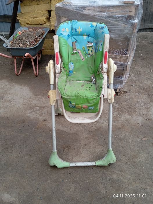 Бесплатно. Отдам даром детский стул.