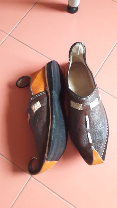 Pantofi indieni.