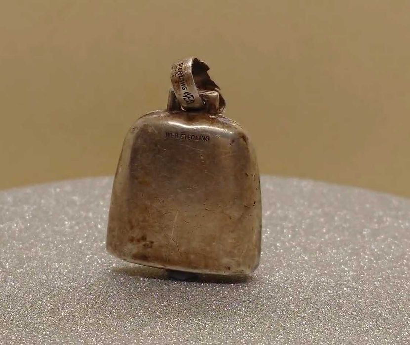 Pandantiv vintage din argint, model clopoțel de naștere WEB.