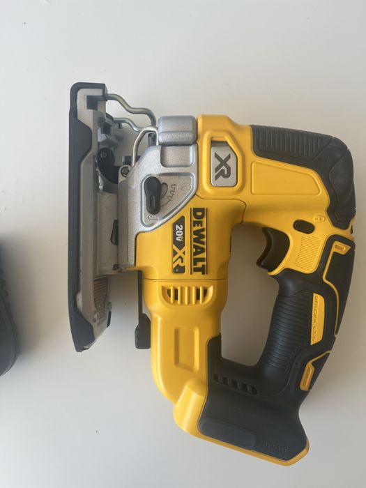 Fierastrau Pendular DeWalt DCS334B