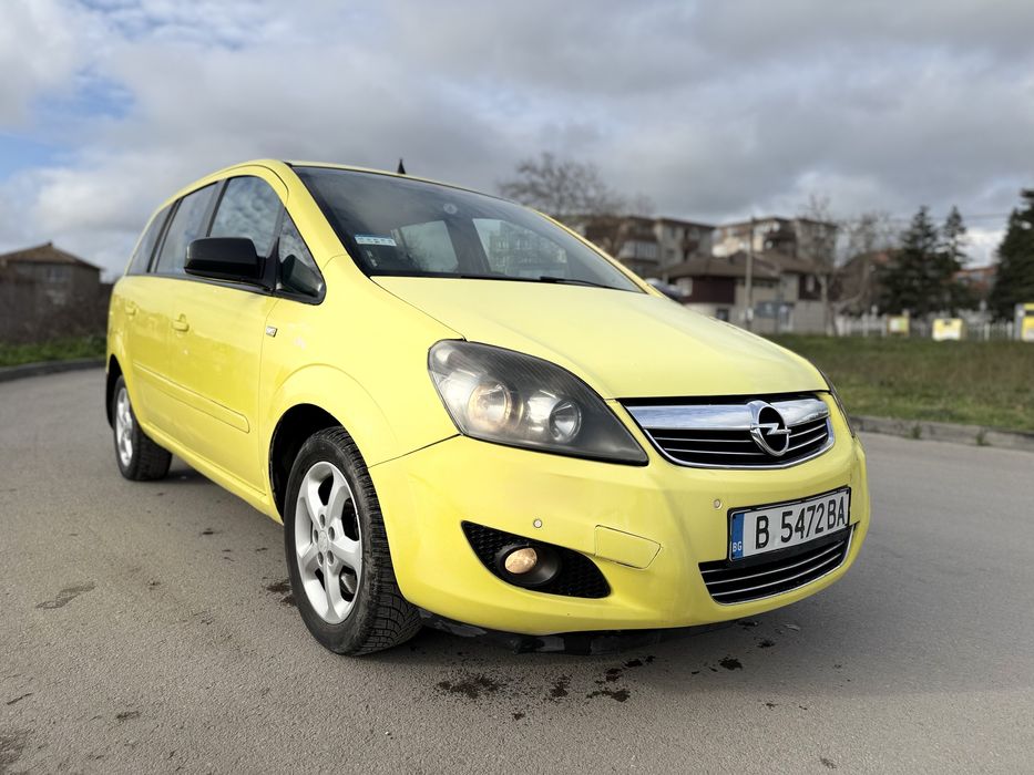 Opel Zafira 1.6 Газ-Бензин 7 Места Климатроник Зимни гуми Кожен салон