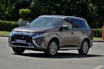 Mitsubishi Outlander Mitsubishi Outlander PHEV hibrid ,An 2019, Instyle, volan încălzit