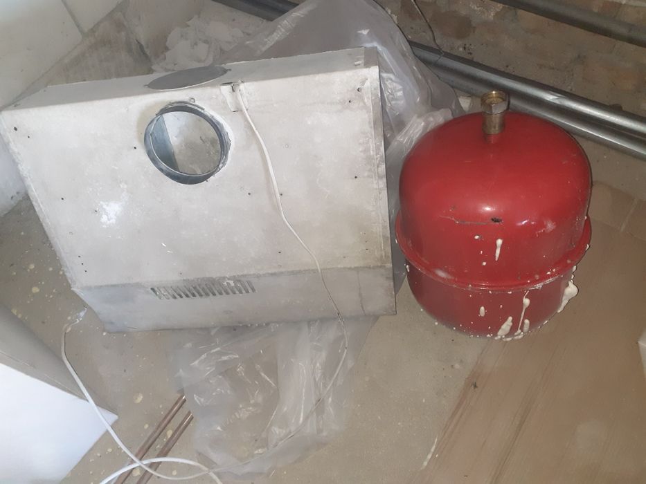 Hotă si vas de expansiune pt centrala