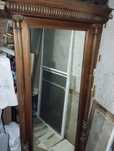 Vind oglinda cu măsuță cu blat de marmura  datata inainte de 1900