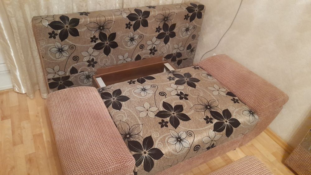 Продам два дивана