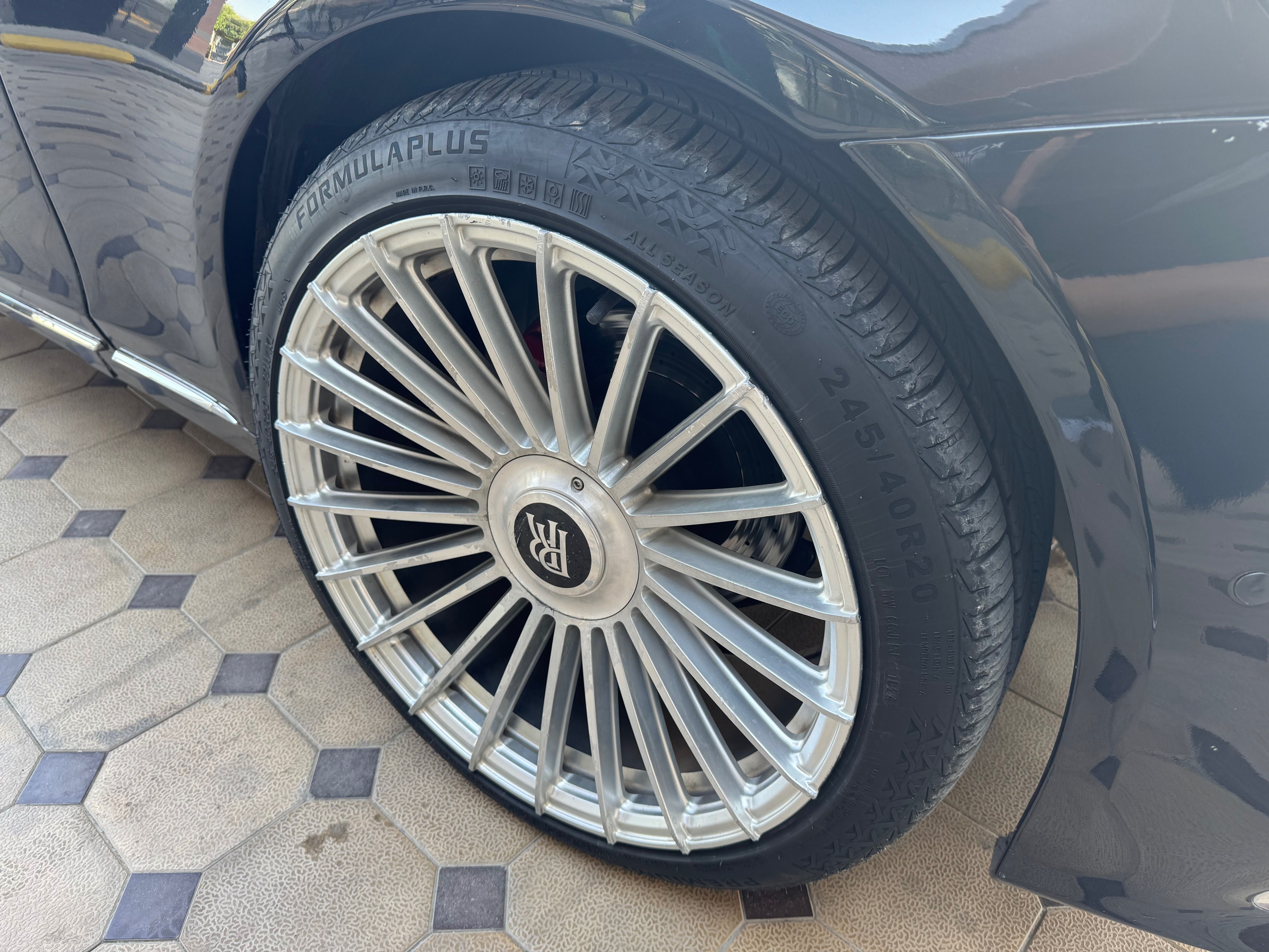 Mercedes 222 qilingan