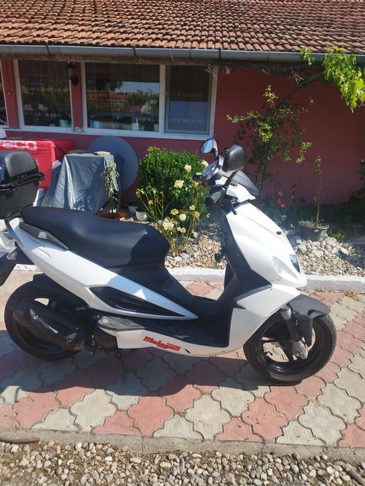 Vând Malaguti f12