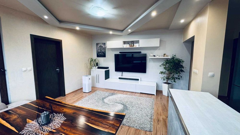 Продава се Тристаен апартамент в Хасково, Център - 98 кв.м за 911 €/кв.м - Снимка #1