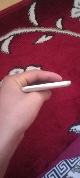 J 5 sotiladi aybi yonbosh tugma ekranda sal singan joyi bor