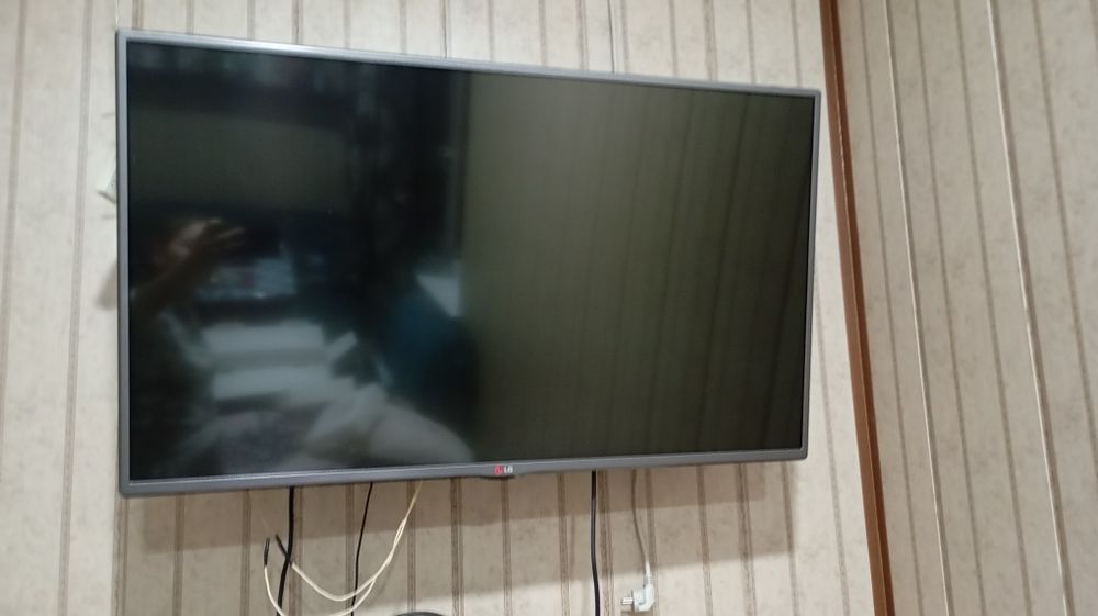 Плазменный телевизор LG . Диагональ 42