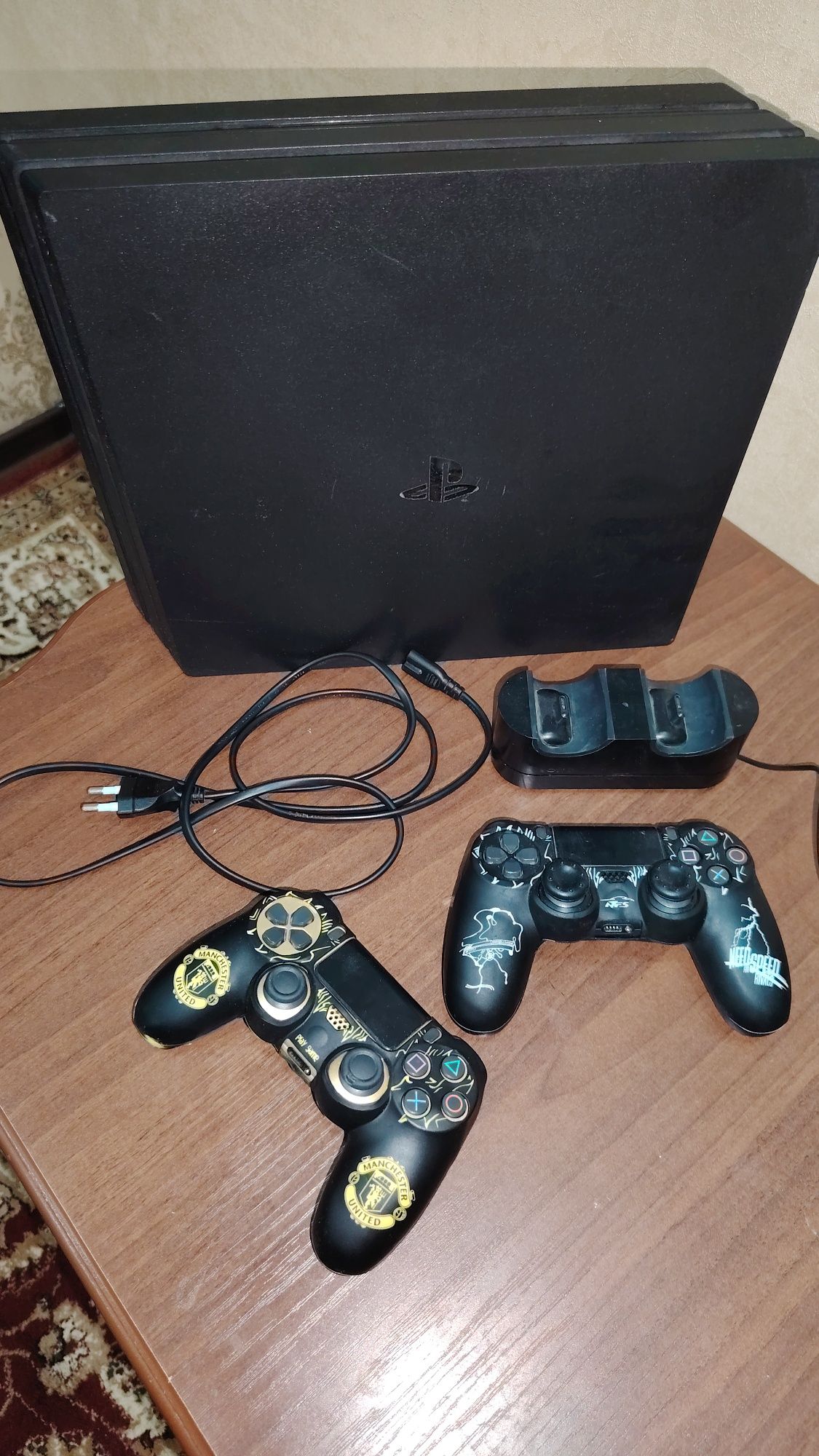 PS 4PRO hotirasi  2TR 3PULT