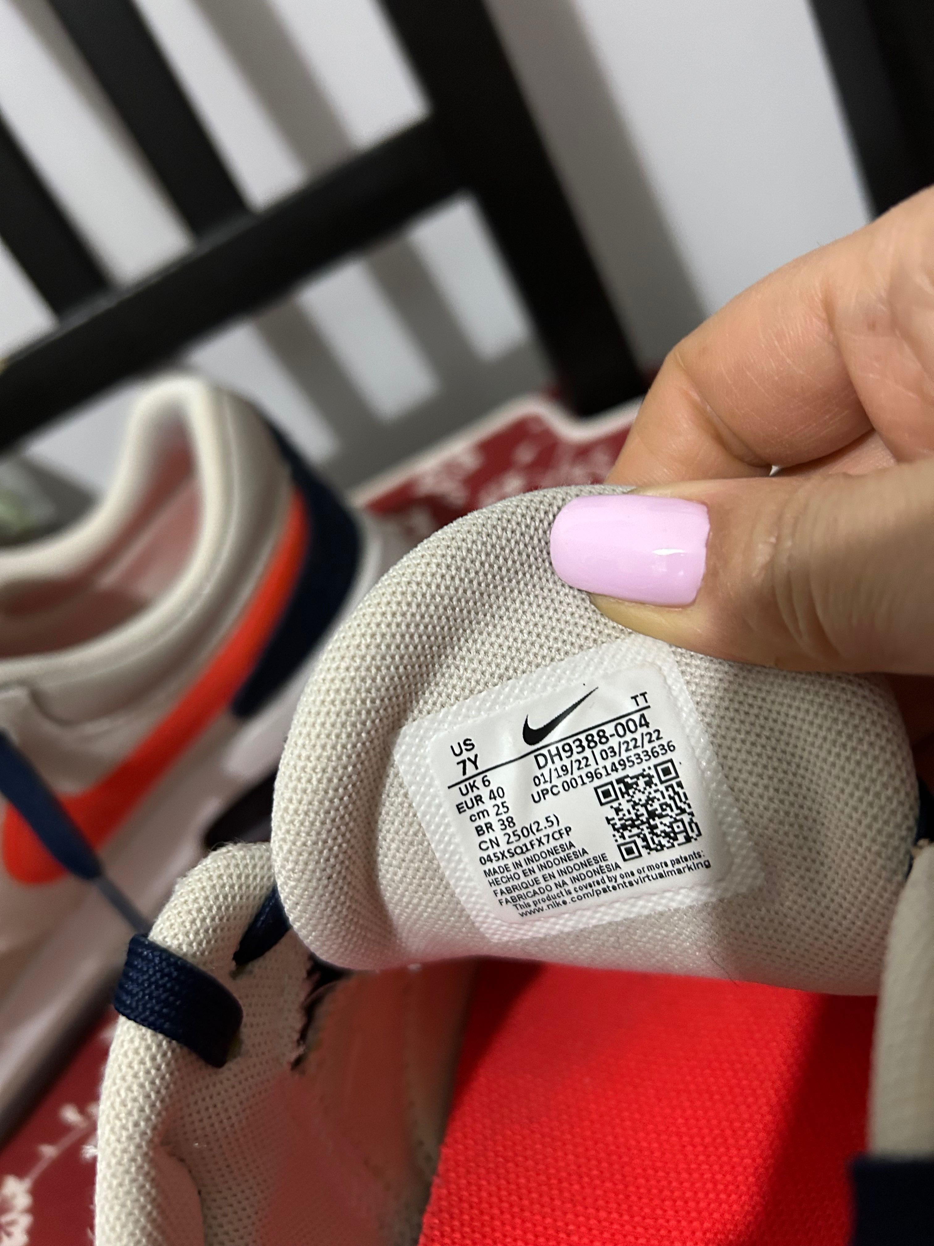 Adidas Nike unisex 40