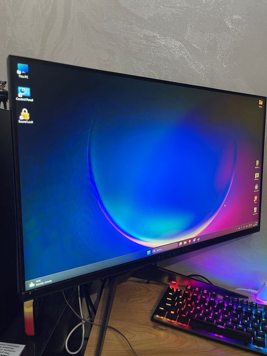 Продавам геймърски монитор - Dell Alienware AW2518HF, 1ms, 240Hz