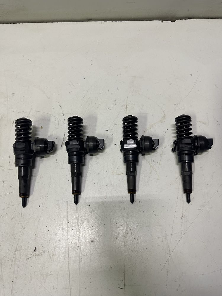 Injector injectoare 1.9 BKC BXE AXR Golf 5 Plus Passat B6 Touran Jetta