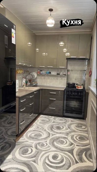 массив Карасу, улица Дурмон Йули, Академия