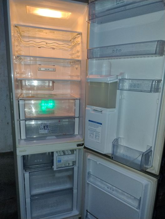 Vând frigider, combina frigorifica LG