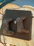 Продам ps4 pro 1тб  2 джойстика