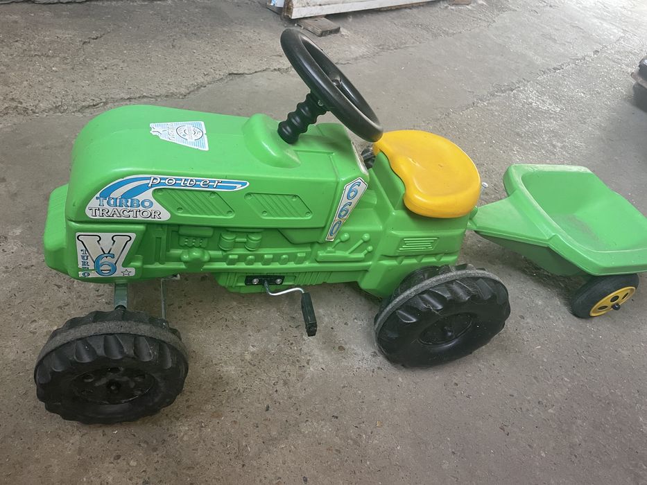 Vand tractor de jucarie!