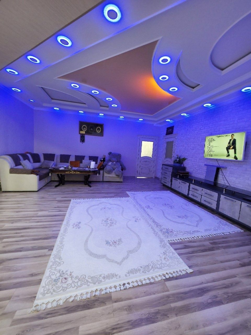 Yangi bozor xamroz oldida studio qilingan 3 xona