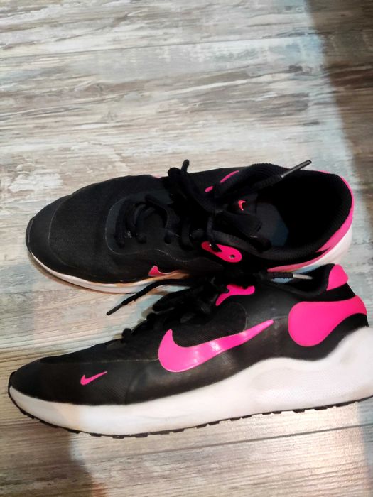 Маратонки Nike два чифта