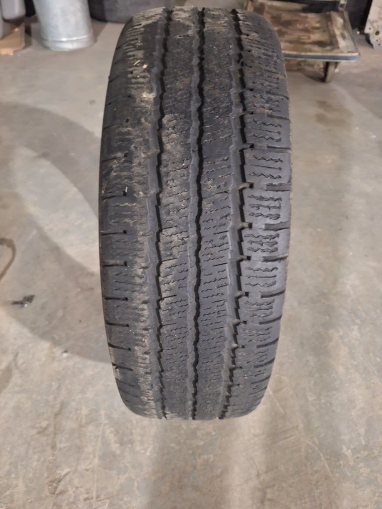 Зимна гума 225 70 15C GT Radial