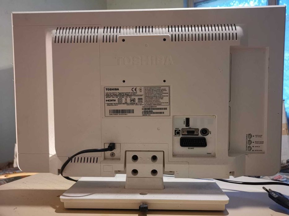 Televizor LCD smart L TOSHIBA alb model 22L1334G, 56 cm