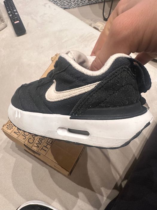 Продавам детски маратонки Nike Air Max Dawn 7C 13 cm, EUR 23.5