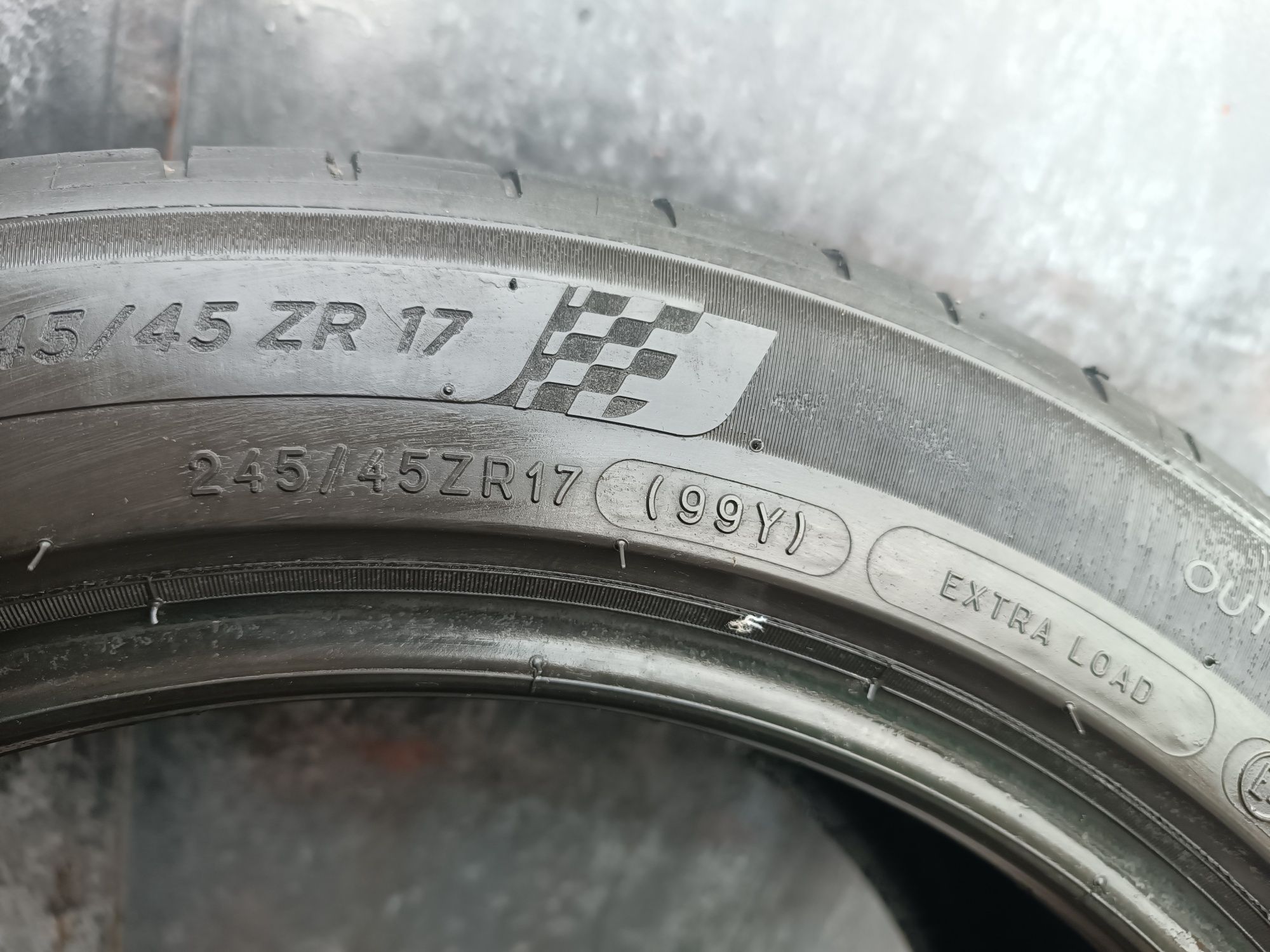 245/45/17 Michelin Дот 0420