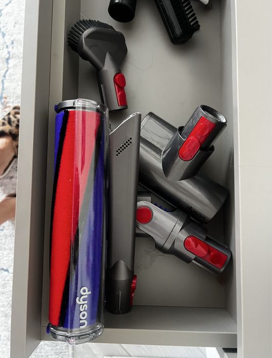 Продаю пылесос Dyson V11 absolute в отличном состоянии