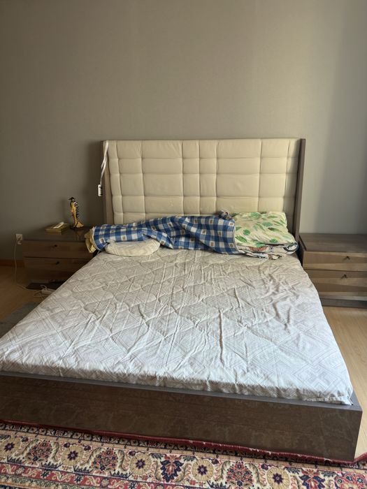Продам кровать с матрацем